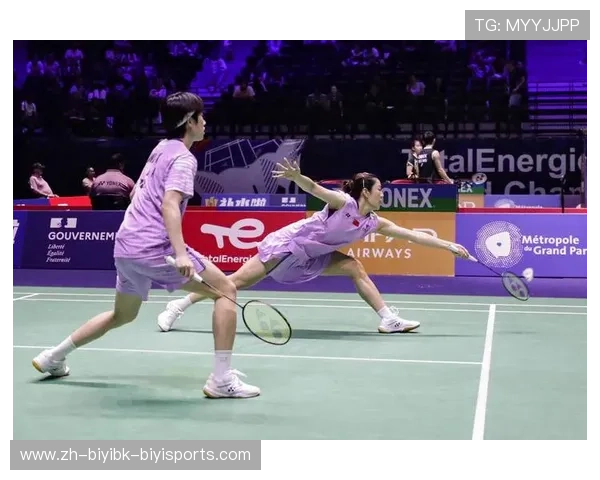 羽毛球接发球扑球